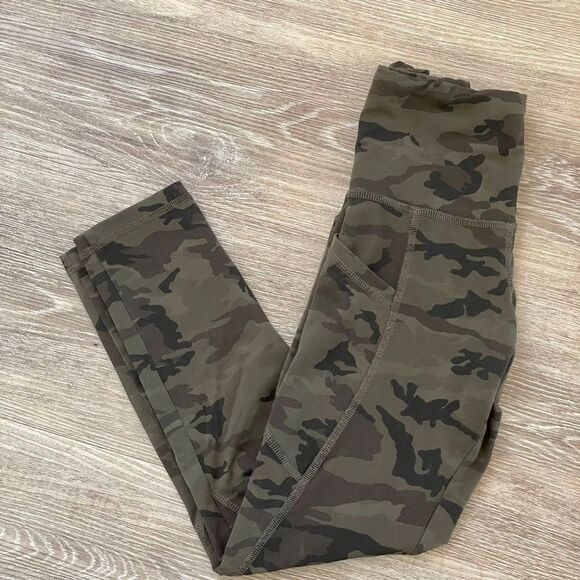 Strut This camo high rise crop Leggings - Picture 4 of 9